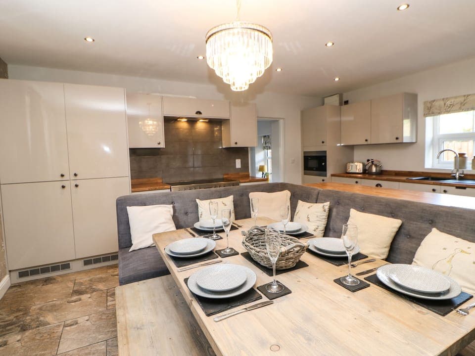 Cottage | Private kitchen | Fridge, dishwasher, electric kettle, toaster