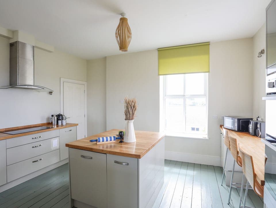 Cottage | Private kitchen | Fridge, dishwasher, electric kettle, toaster