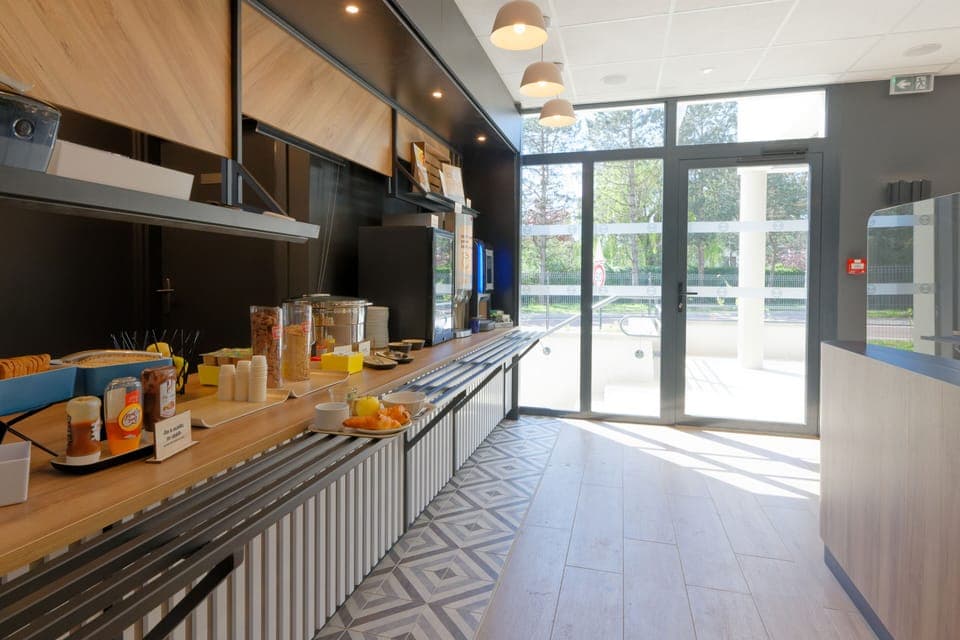 Daily buffet breakfast for a fee