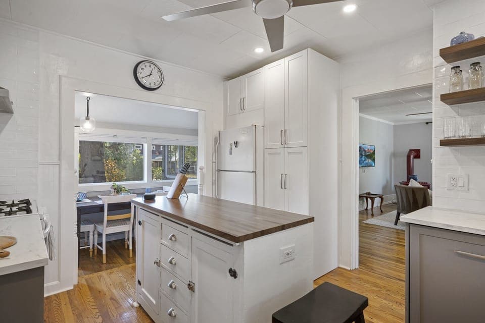 House, 2 Bedrooms | Private kitchen | Fridge, oven, coffee/tea maker, toaster