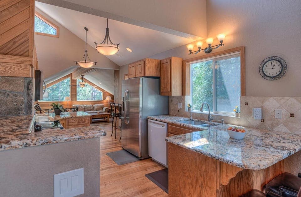 House, Multiple Beds, River View (Loon - Unit 13) | Private kitchen | Ice maker