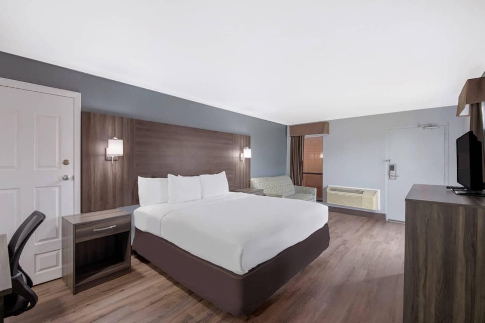 Desk, blackout drapes, iron/ironing board, free cribs/infant beds