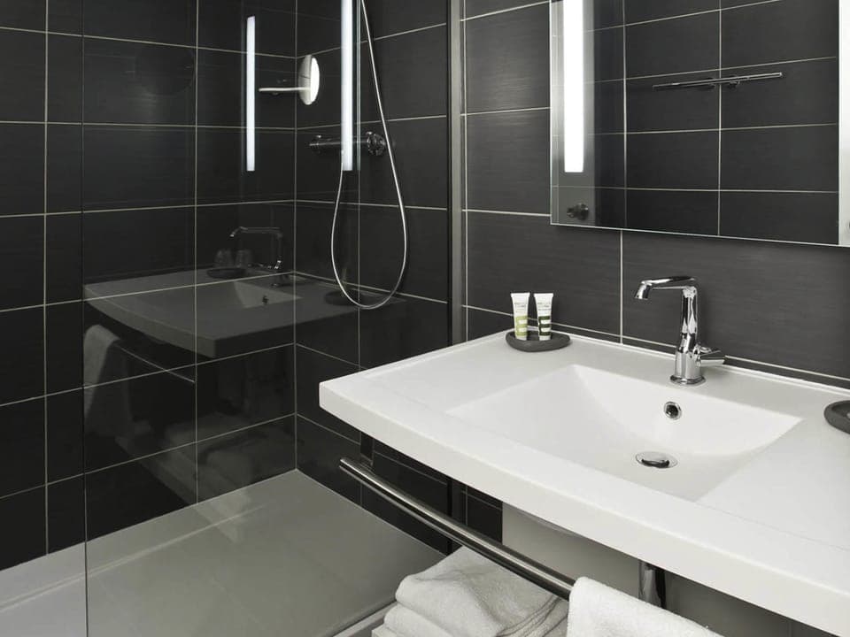 Family Room (Classic) | Premium bedding, pillowtop beds, in-room safe, desk