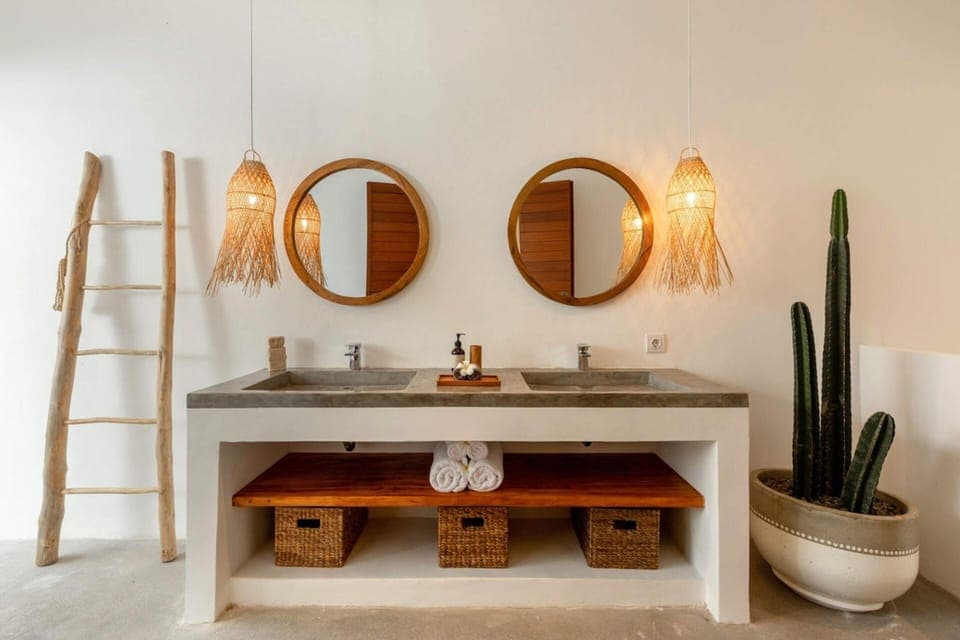 Basic Villa, 1 King Bed | Bathroom | Free toiletries, hair dryer, bidet, towels