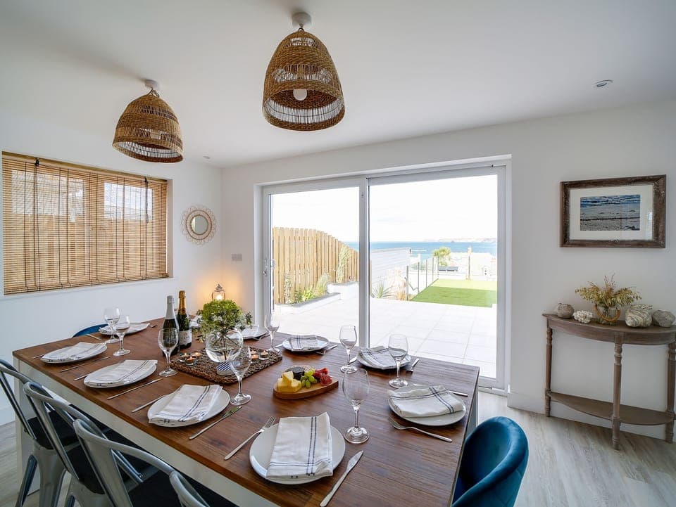 Cottage | Dining