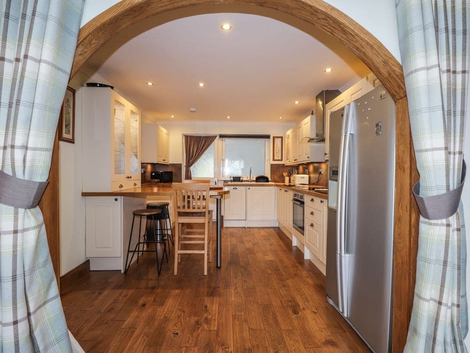 Cottage | Private kitchen | Fridge, dishwasher, electric kettle, toaster