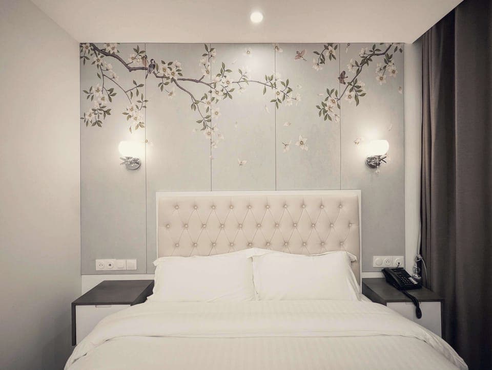 Standard Room, 1 Queen Bed | In-room safe, desk, free cribs/infant beds, free WiFi