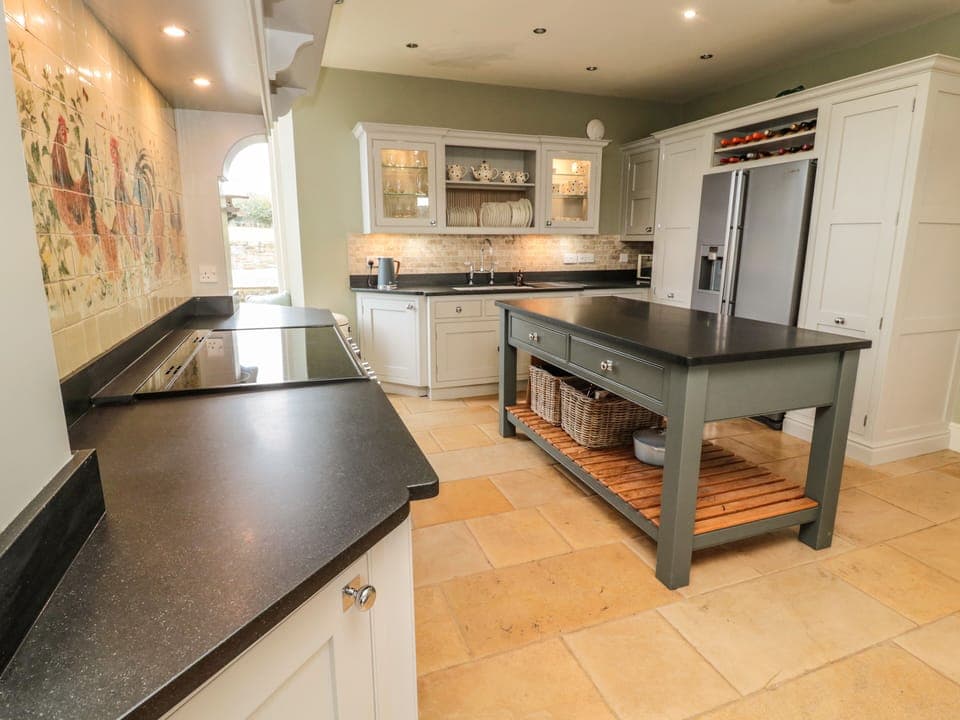 Cottage | Private kitchen | Fridge, dishwasher, electric kettle, toaster