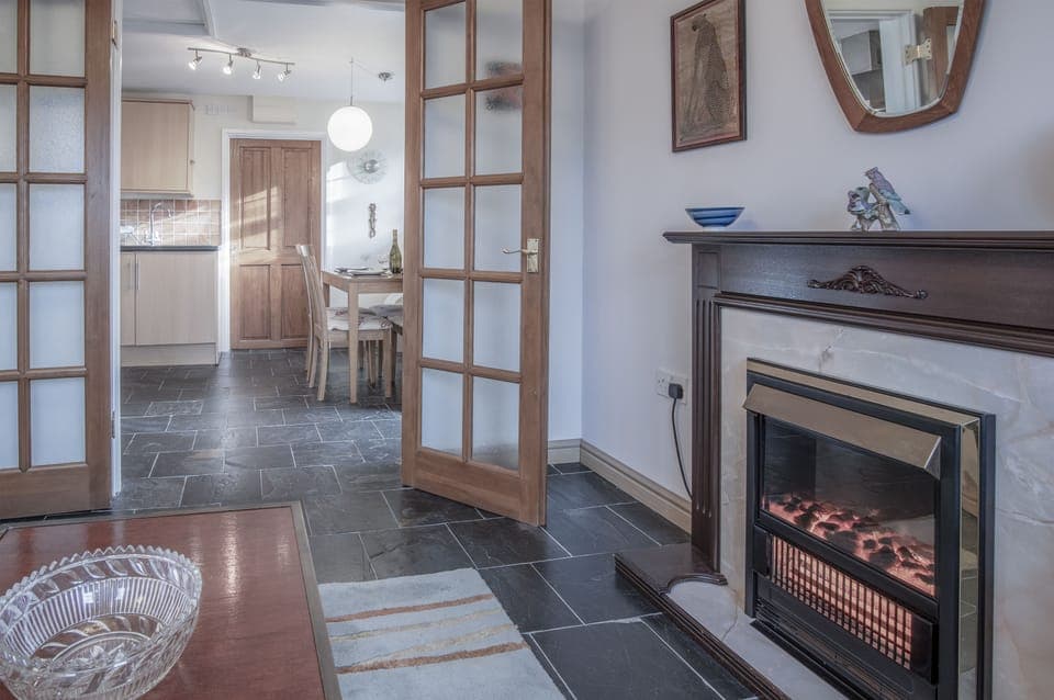 32-inch flat-screen TV with cable channels, TV