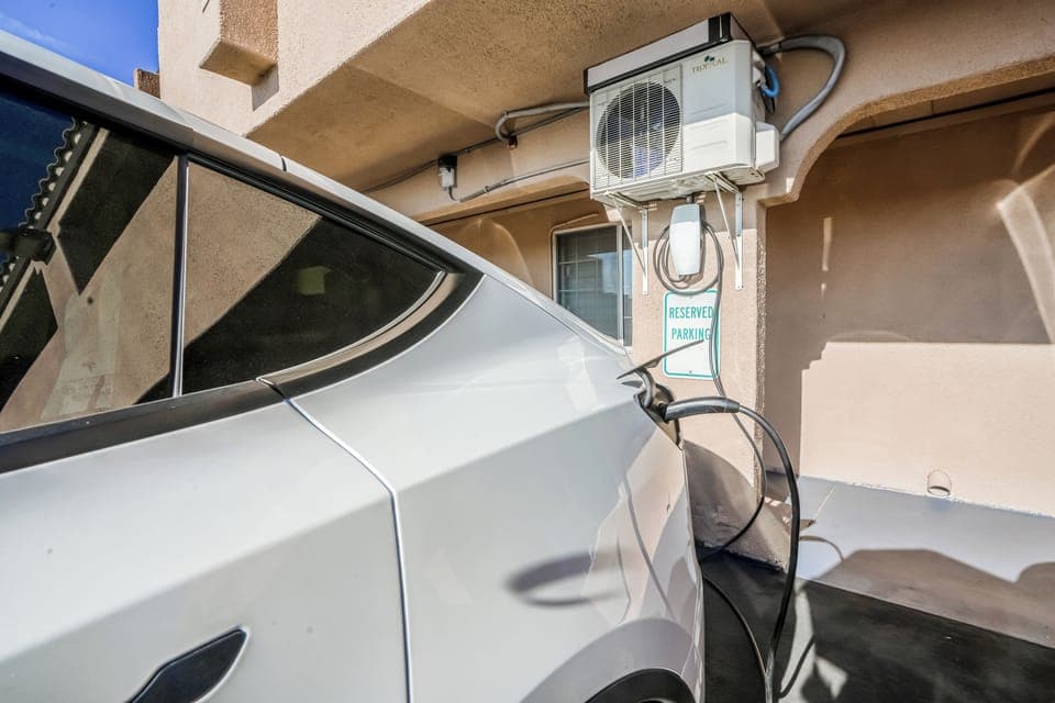 Electric vehicle charging station
