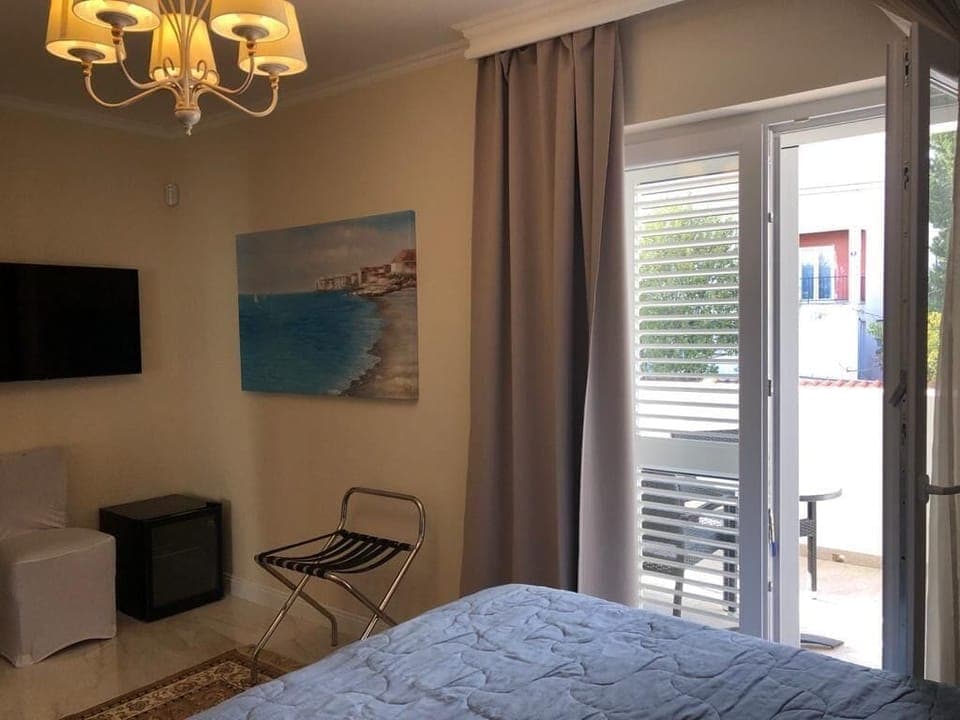 Deluxe Double Room, 1 Bedroom, Garden View, Ground Floor | Down comforters, individually decorated, desk, laptop workspace