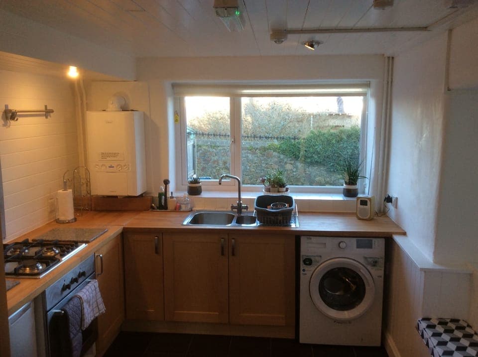 House | Private kitchen | Fridge, microwave, oven, stovetop