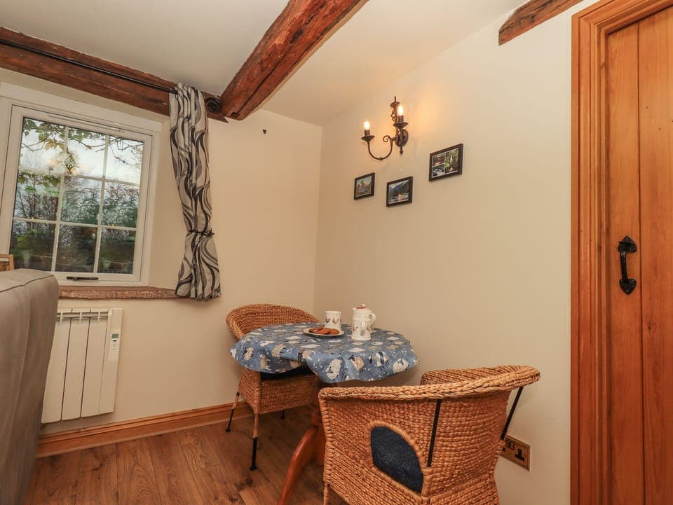 Cottage | Private kitchen | Fridge, electric kettle, toaster, cookware/dishes/utensils