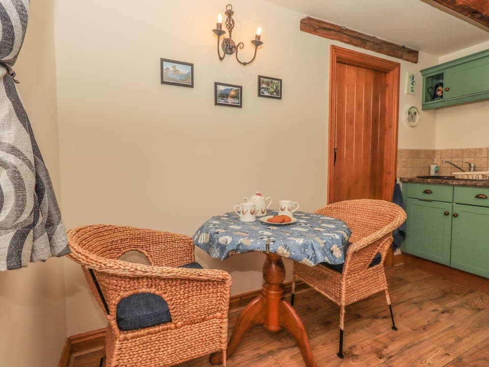 Cottage | Private kitchen | Fridge, electric kettle, toaster, cookware/dishes/utensils