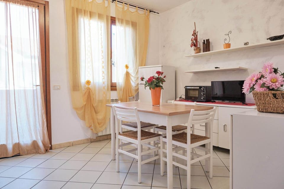 Apartment, 1 Bedroom, Balcony | Dining room