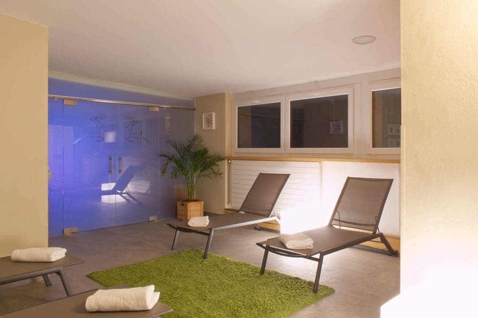 Sauna, steam room, massages