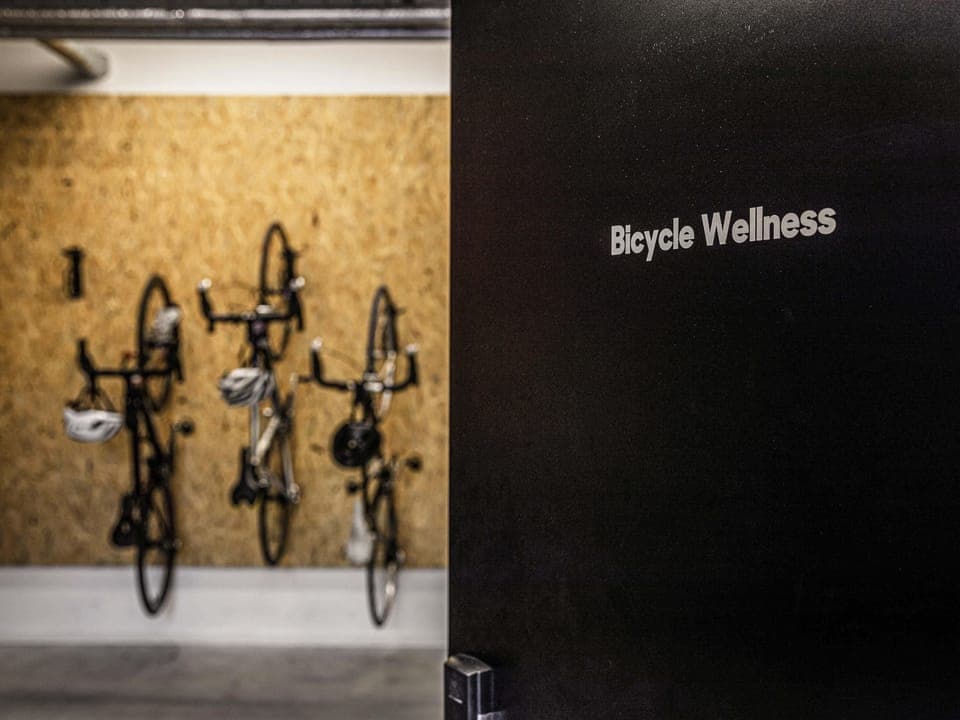 Electric vehicle charging station