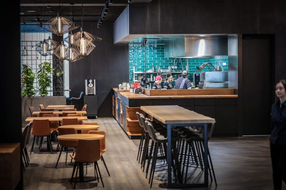 Lunch, dinner served; barbecue, garden views 