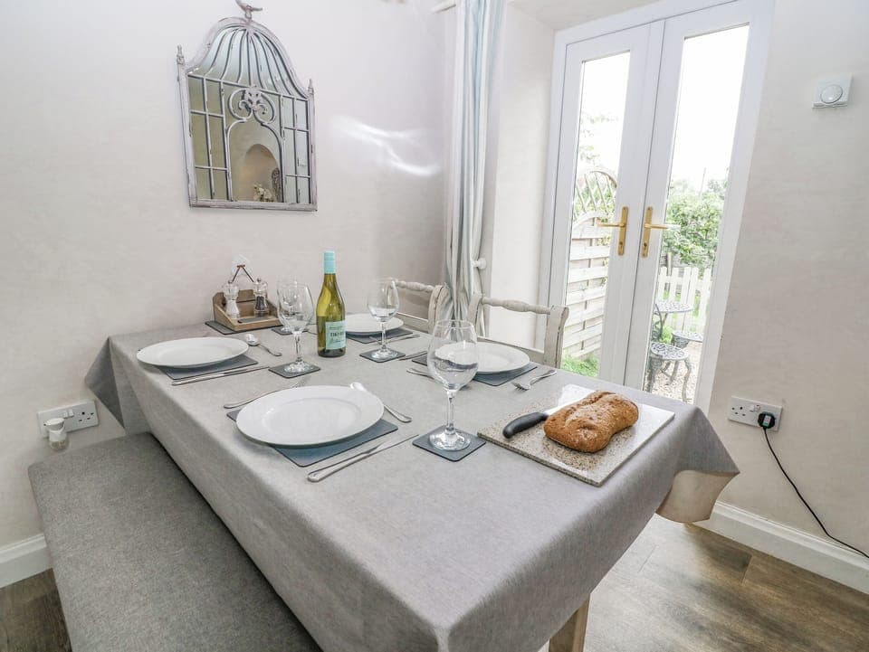 Cottage | Bathroom | Shower, hair dryer