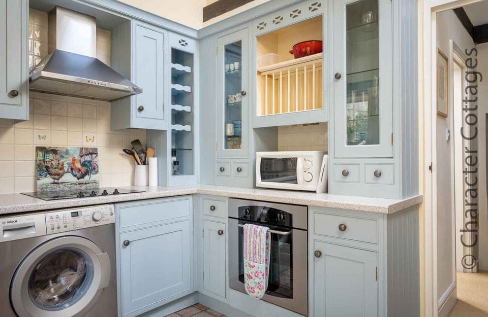 Cottage | Private kitchen | Fridge, dishwasher, electric kettle, toaster