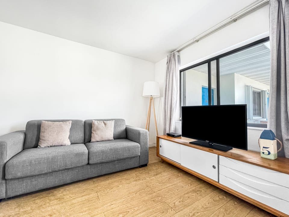 Deluxe Studio Suite | In-room safe, individually decorated, individually furnished