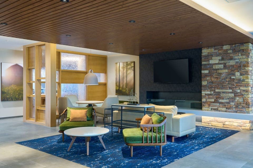 Lobby lounge