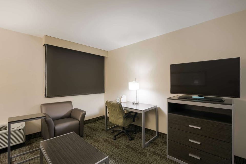 Suite, Multiple Beds, Non Smoking, Kitchenette (with Sofabed) | In-room safe, desk, laptop workspace, iron/ironing board