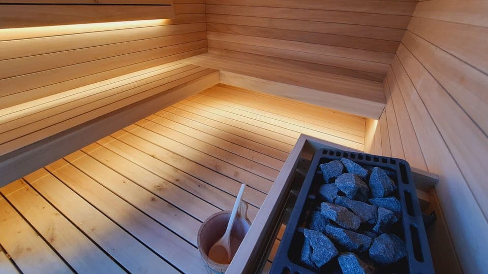 Sauna, hot tub, steam room
