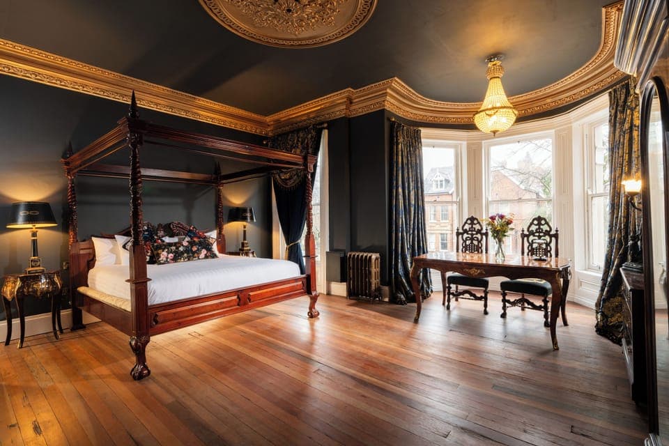 Presidential Room | Premium bedding, individually decorated, individually furnished, desk