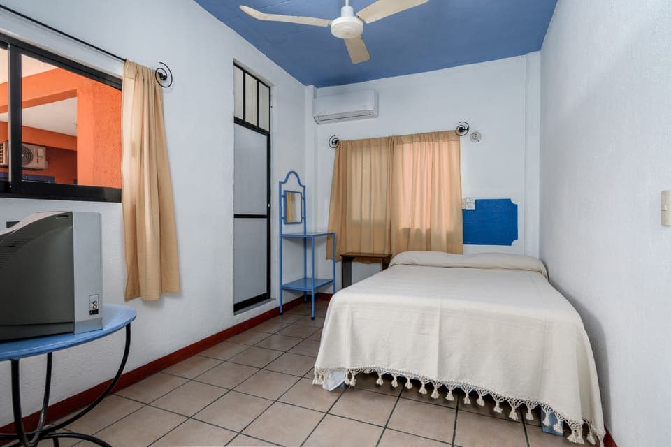 Comfort Double Room (Air Conditioning) | Free WiFi, bed sheets