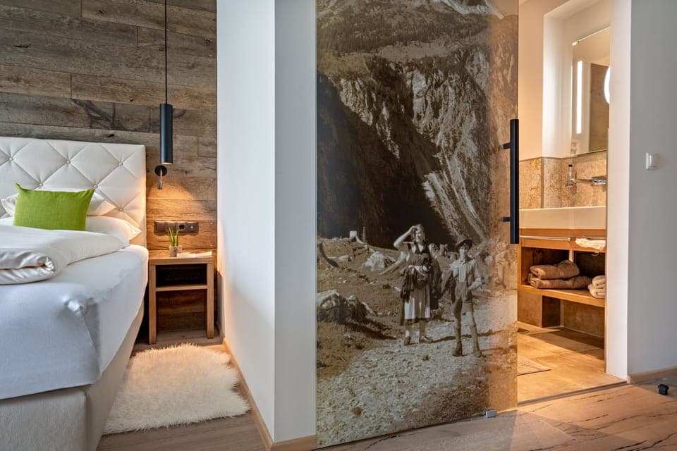 Deluxe Double Room, Balcony | Free WiFi, bed sheets