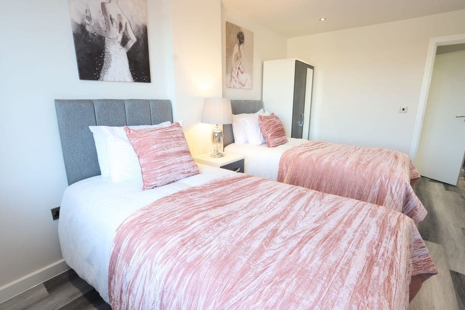 Basic Room | Individually decorated, individually furnished, laptop workspace