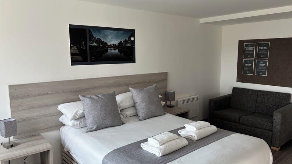 Superior Double Room | Desk, laptop workspace, free WiFi, bed sheets