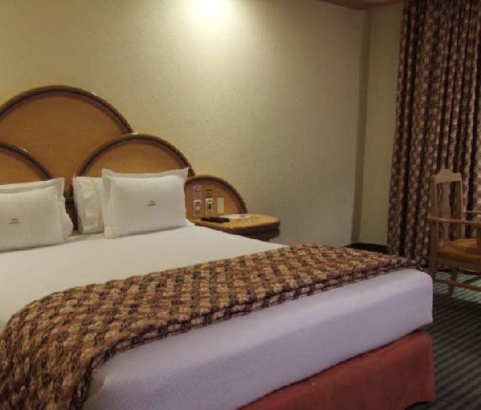Traditional Double Room | In-room safe, blackout drapes, free WiFi, bed sheets