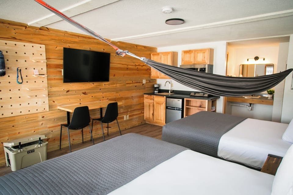 Free WiFi, bed sheets