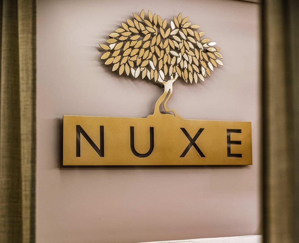 Couples treatment rooms, sauna, hot tub, steam room, body treatments