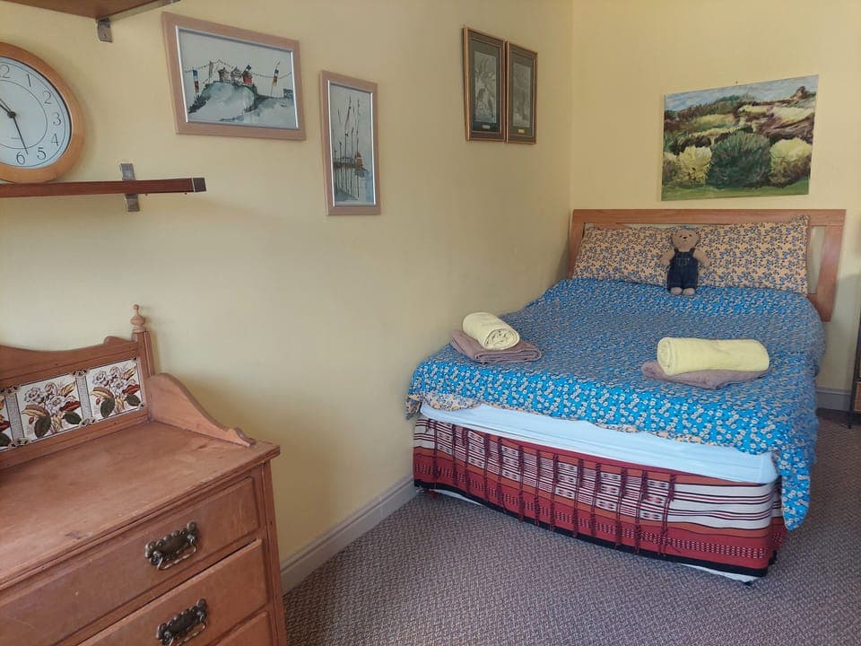 Cottage | 2 bedrooms, iron/ironing board, travel crib, free WiFi