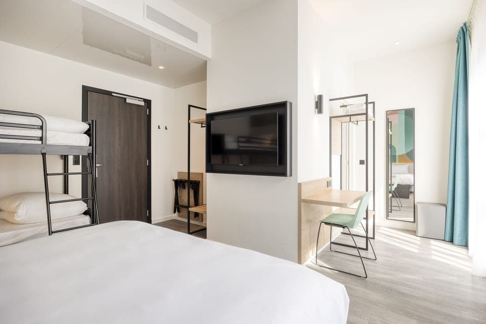 Quadruple Room | Hypo-allergenic bedding, desk, soundproofing, iron/ironing board