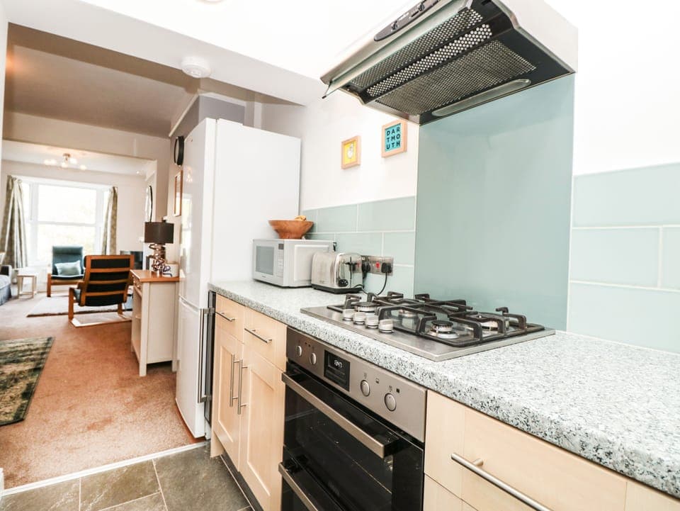 Cottage | Private kitchen | Fridge, dishwasher, electric kettle, toaster