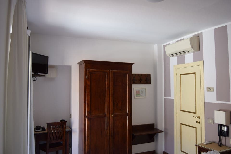 Traditional Double Room | Hypo-allergenic bedding, down comforters, desk, free WiFi