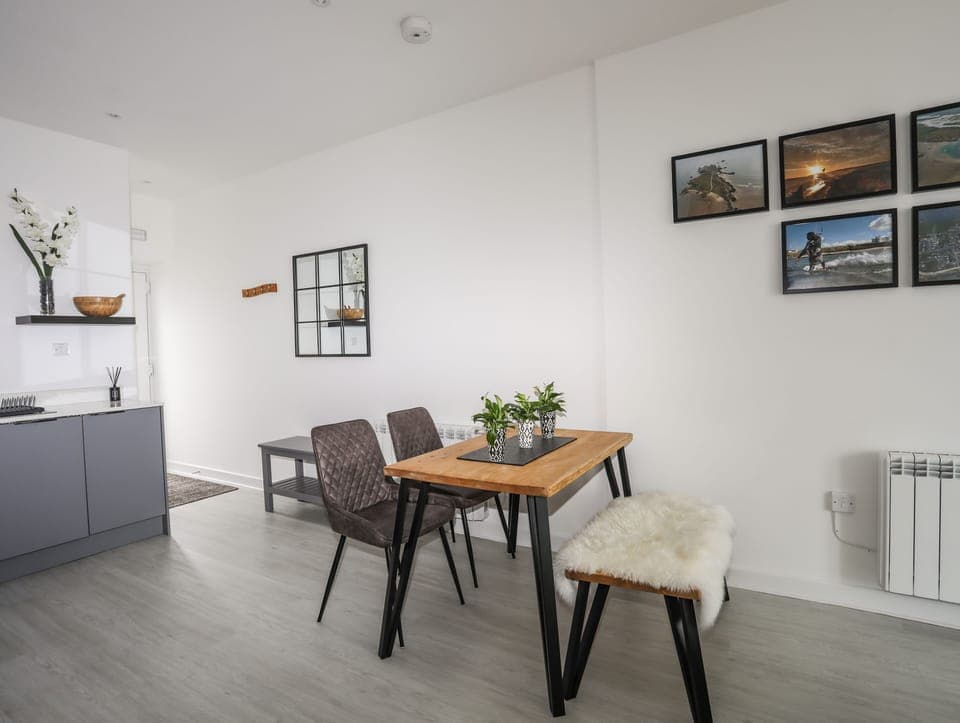 Cottage | Private kitchen | Fridge, dishwasher, electric kettle, toaster