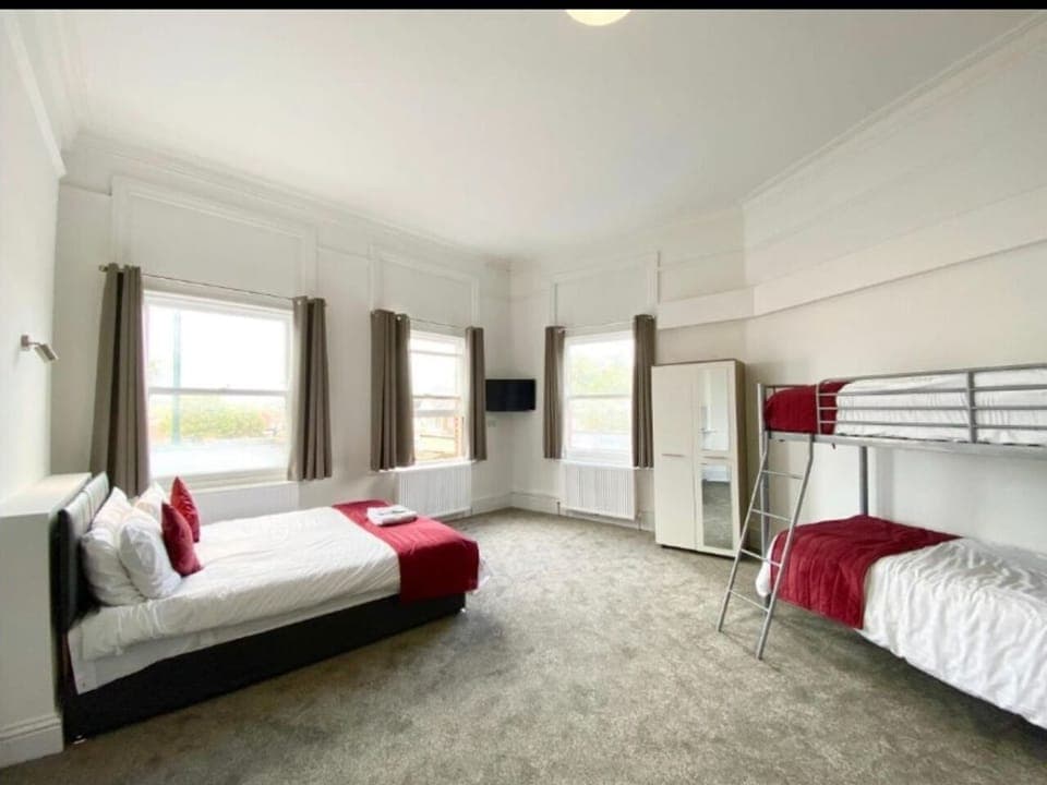 Family Suite, Ensuite, City View | 1 bedroom, soundproofing, WiFi