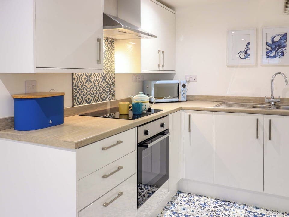 Cottage | Private kitchen | Fridge, dishwasher, electric kettle, toaster