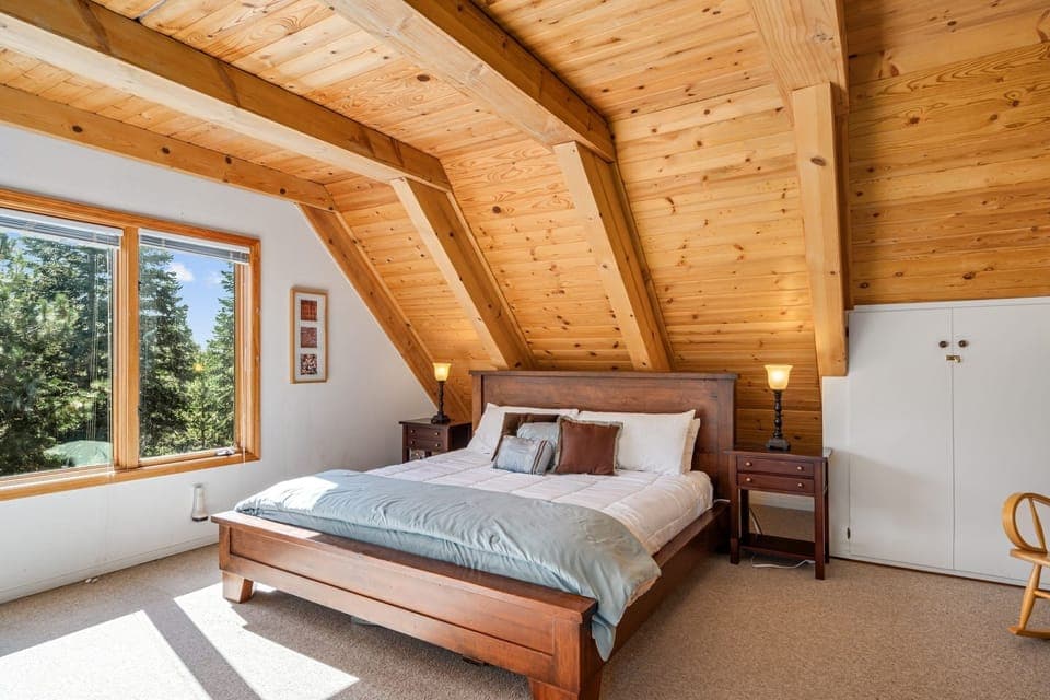 Cabin, 4 Bedrooms | 4 bedrooms, iron/ironing board, free WiFi