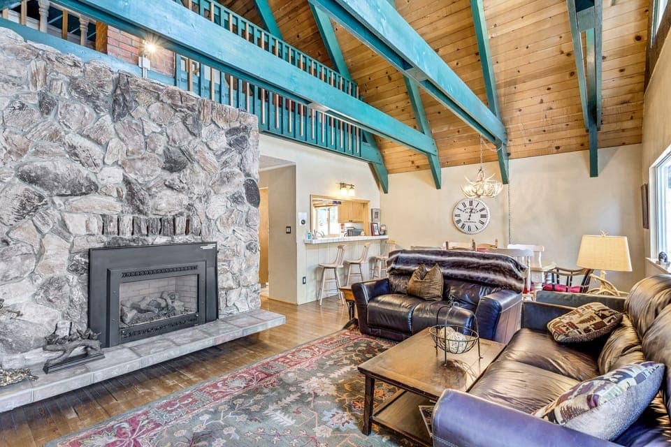 House, 3 Bedrooms | Living room | Smart TV