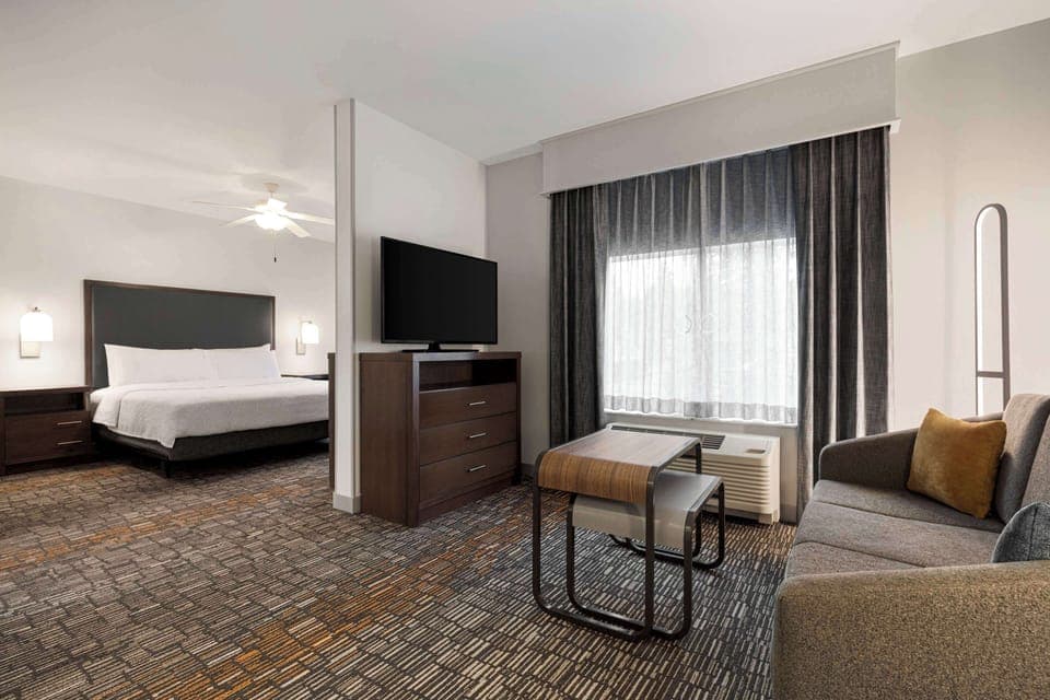 Studio Suite, 1 King Bed with Sofa bed (Hearing Accessible) | Premium bedding, desk, laptop workspace, blackout drapes
