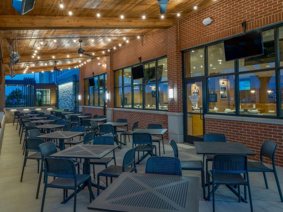 Breakfast and dinner served