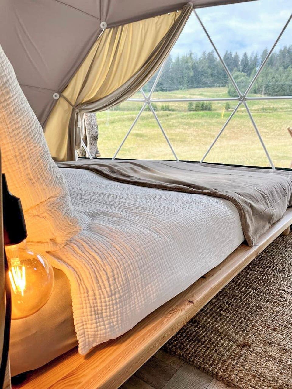 Glamping Dome | Individually decorated, individually furnished, free WiFi, bed sheets