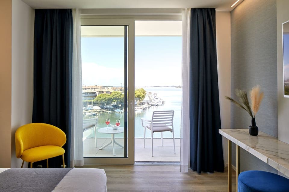 Egyptian cotton sheets, premium bedding, down comforters, pillowtop beds