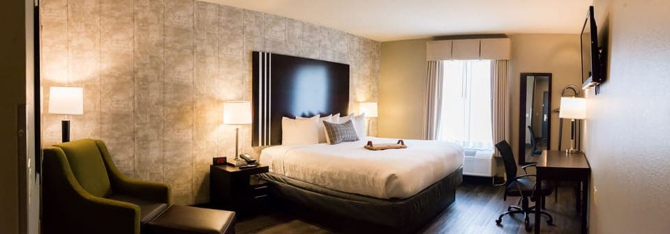 Pillowtop beds, desk, laptop workspace, blackout drapes
